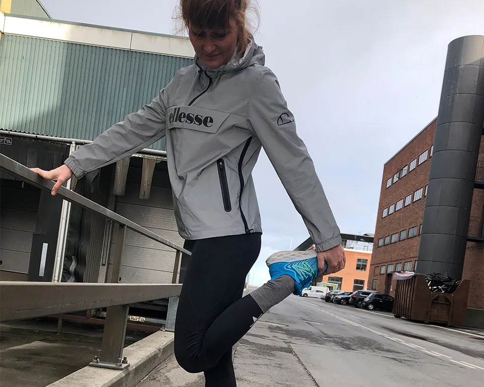 Louise stående