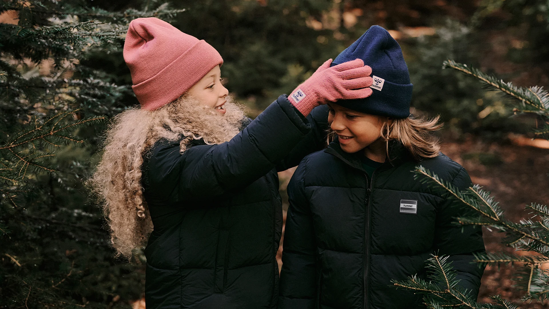 Tekst og billede huer handsker vinter univers