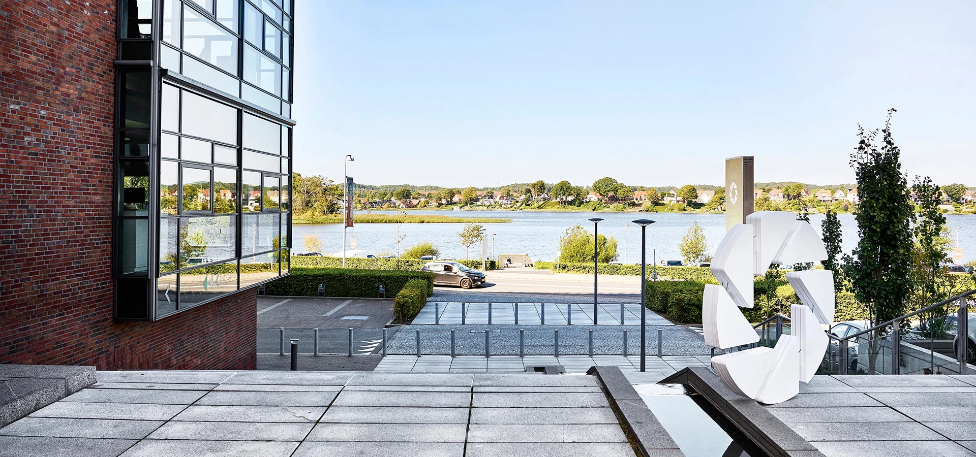 Tekst og billede - Jyske Bank Afdelingsshop - Image Right