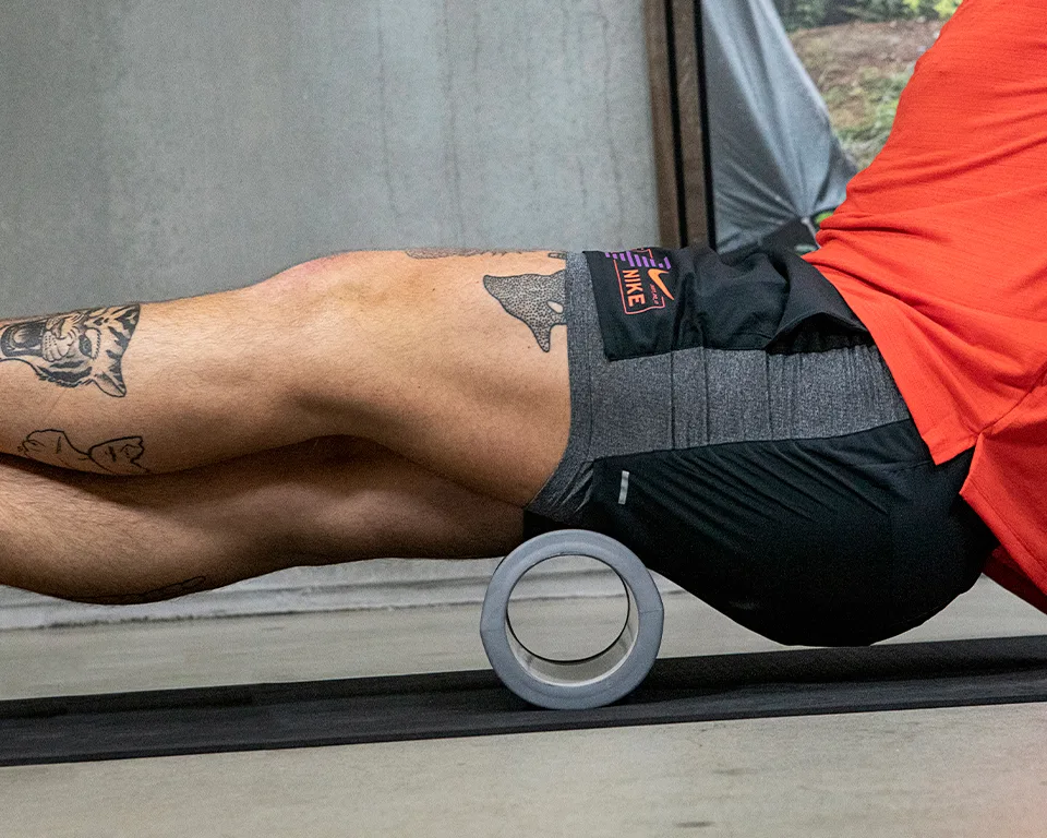 Foam roller på læg og baglår udstrækningsøvelse