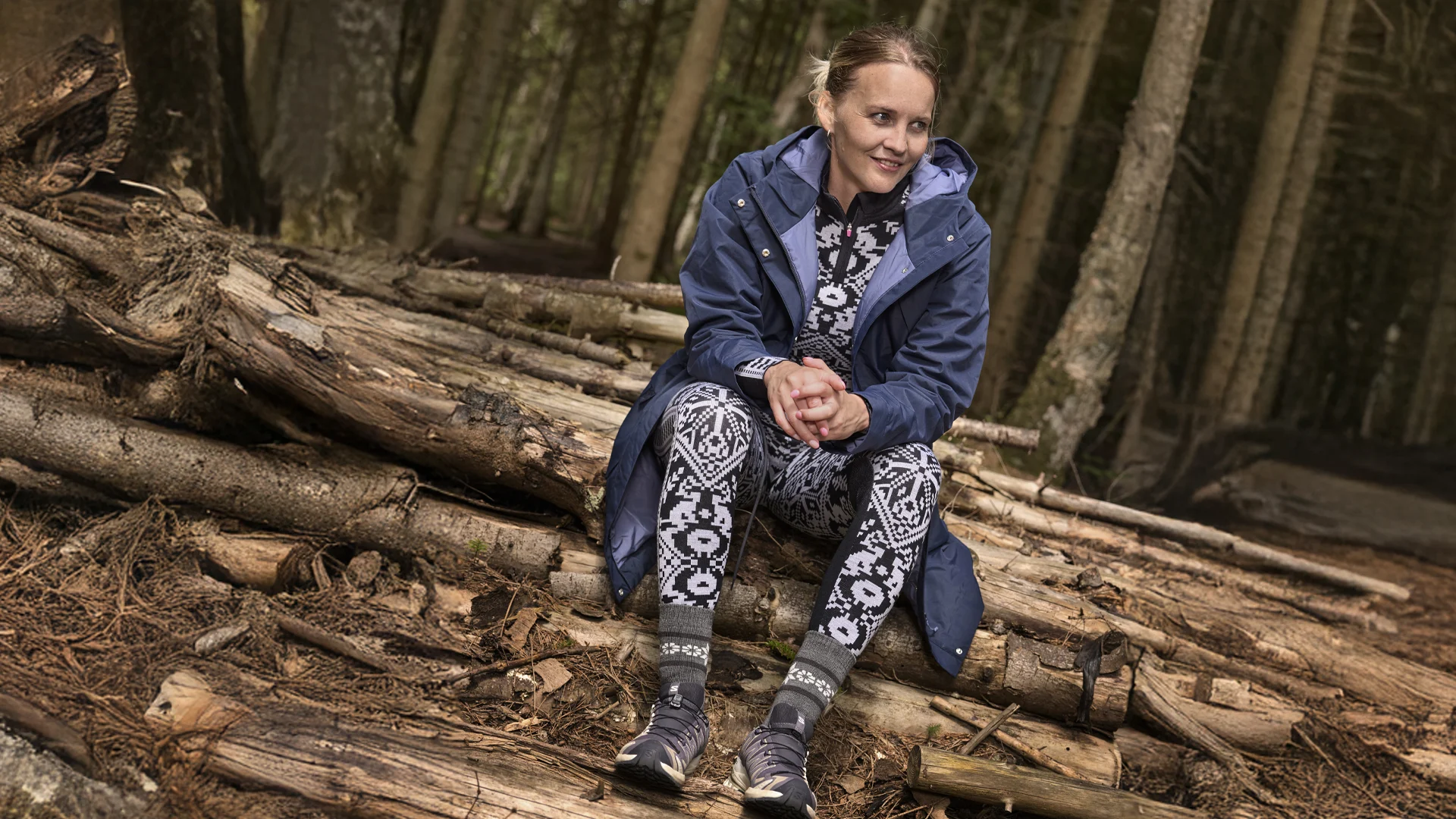 Tekst og billede - Sandra Toft sidder i skoven
