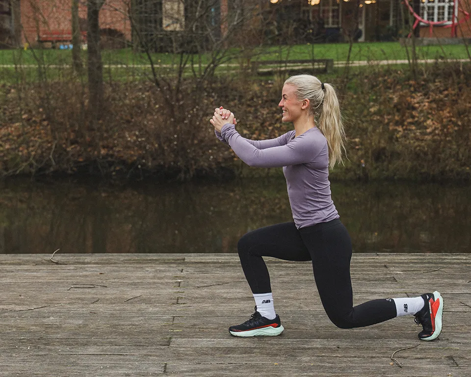 Billede 1 - træning - kvinde i lunges