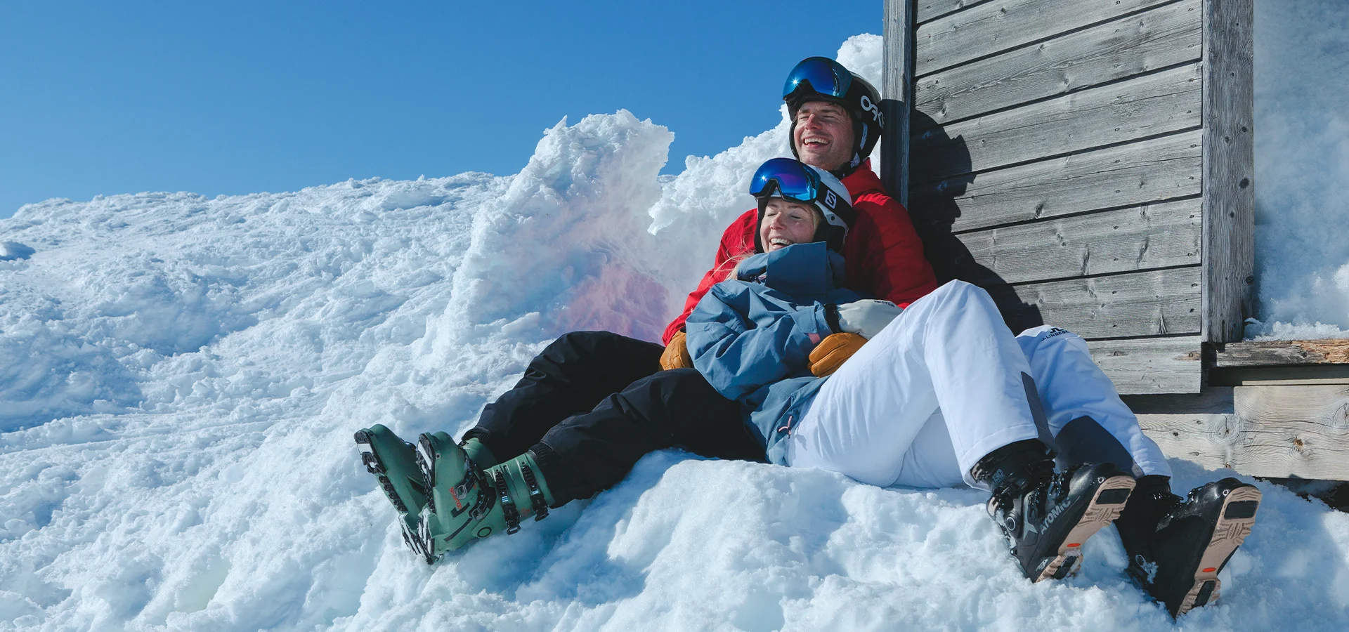 Topbillede - vintersport - mand og kvinde i sne