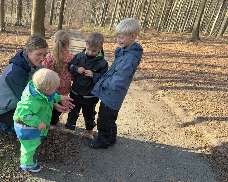 Picnic og lege – sjov i naturen for dig, der er ny - billede