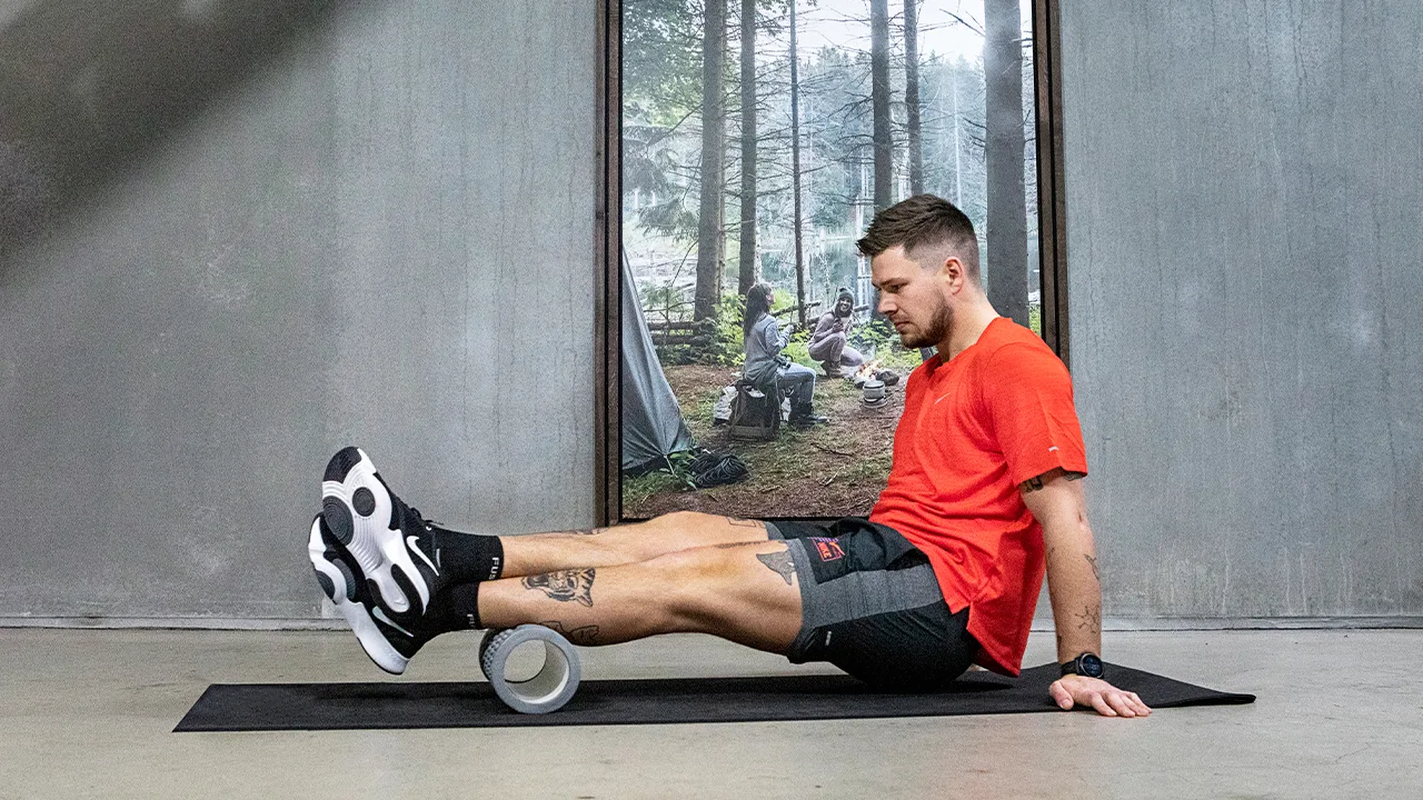 Foam roller på læg og baglår