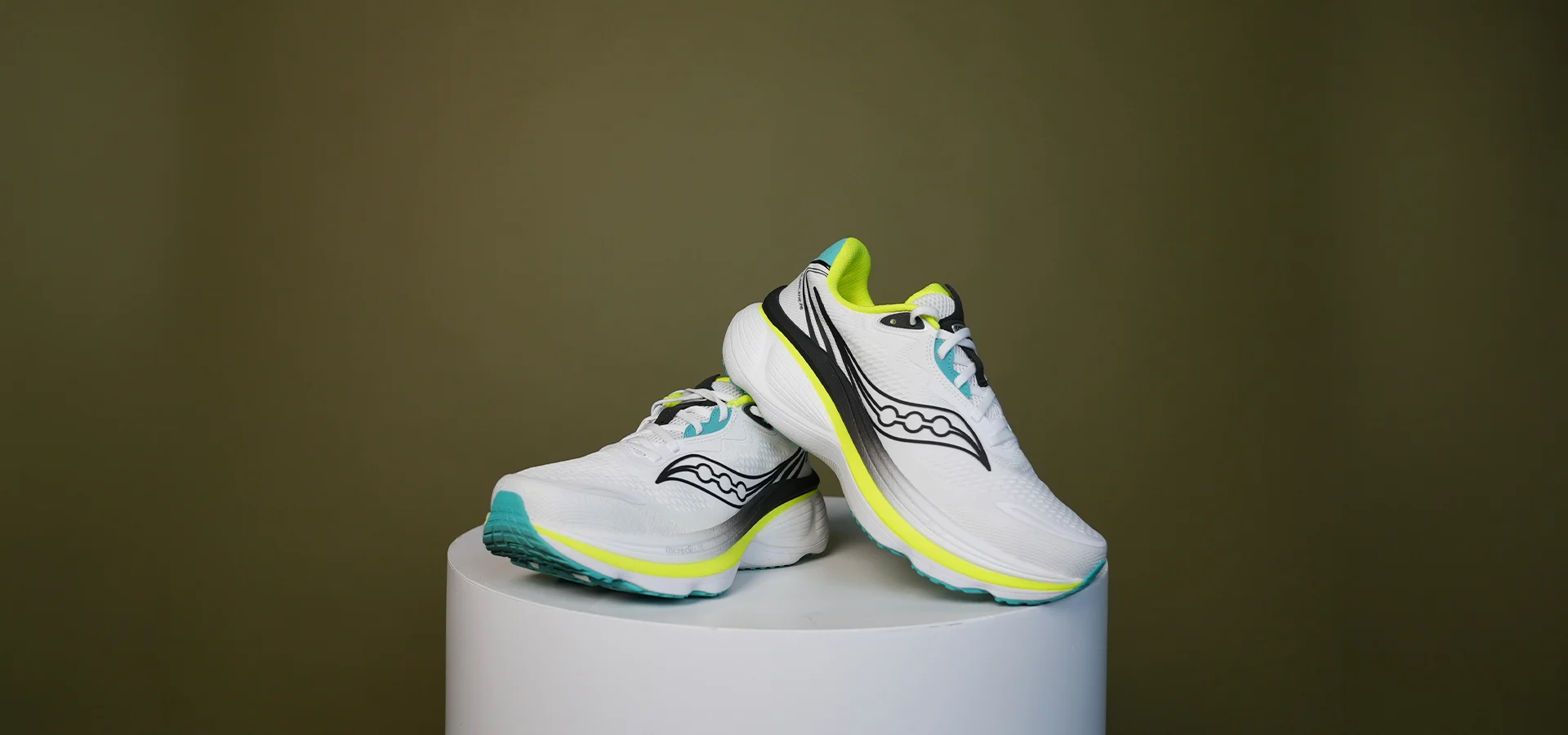 Review: Saucony Hurricane 26