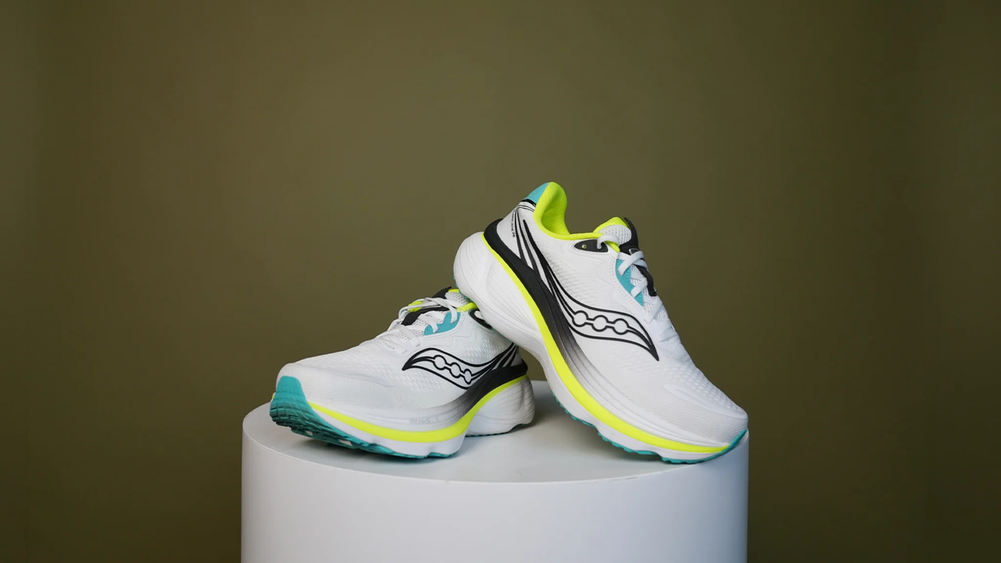 Review: Saucony Hurricane 26
