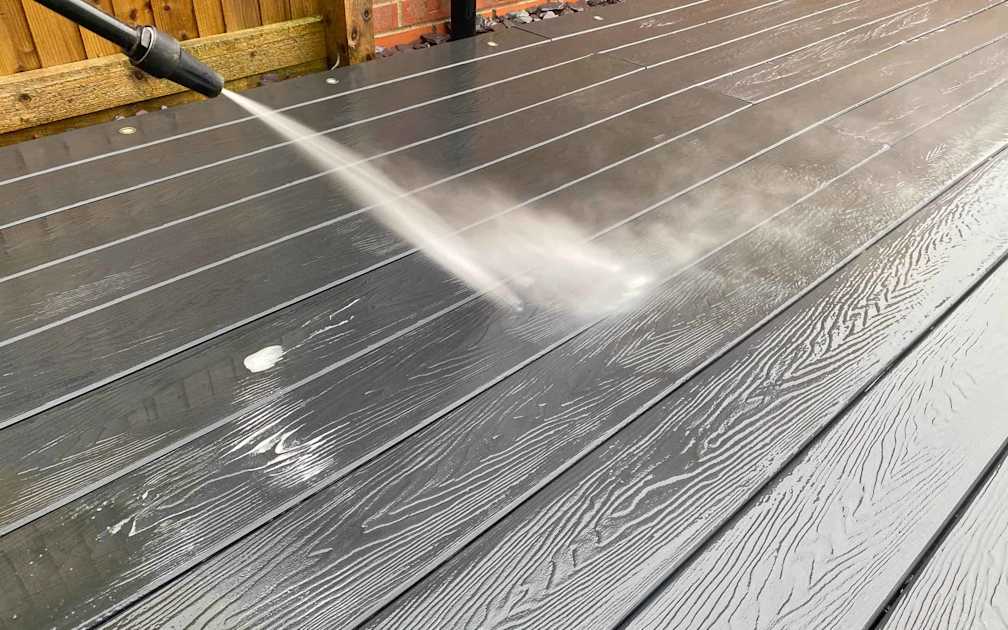Choosing the Best Composite Deck Cleaner