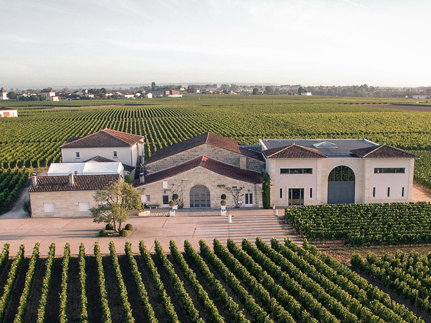 CHÂTEAU LA CONSEILLANTE & L'EVANGILE from the sky. Flat vineyards in front and behind.