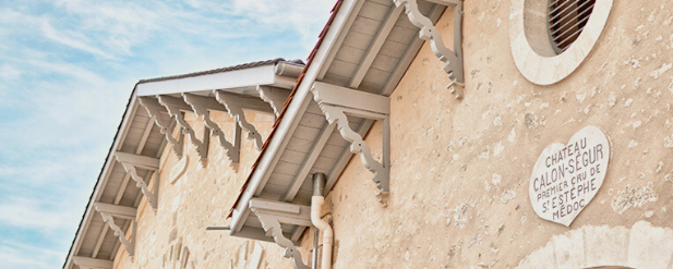 Close up of the roof, a sign that says Chatueau Calon- Segur