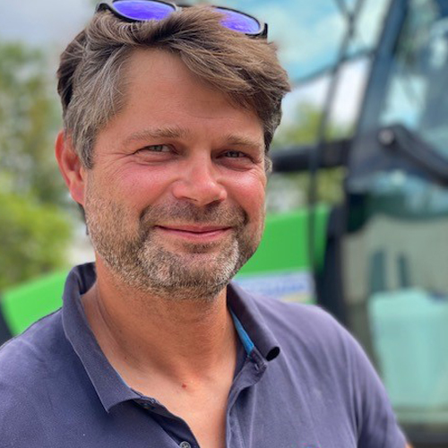 A close up of a man, Bachelet Monnot