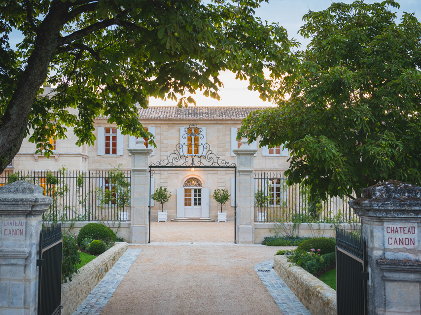 CHÂTEAU CANON & L'IF from the gates with a view of the front doors of the house and gates with "chateau canon" on them