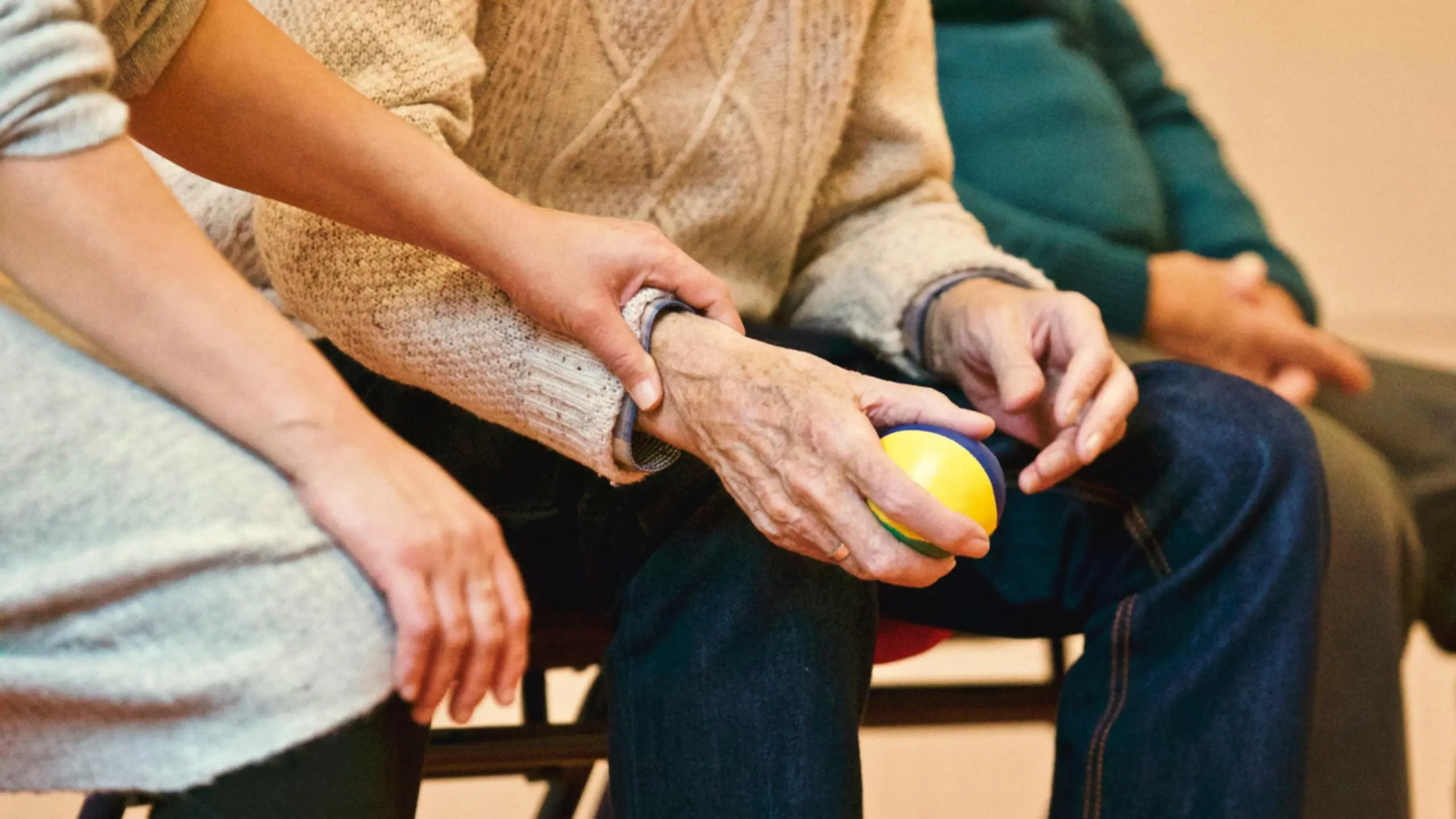 10 Consejos Prácticos para Cuidar a una Persona Mayor en Casa | Guía Completa