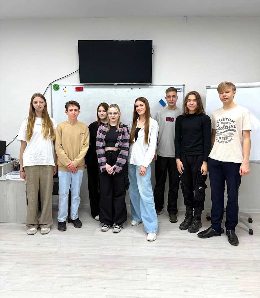 Студенты курса TEEN ACADEMY