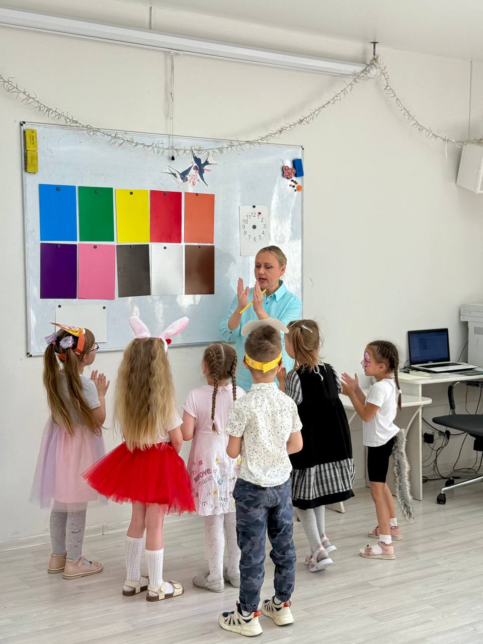 Красочные занятия в группах KIDS STUDIO