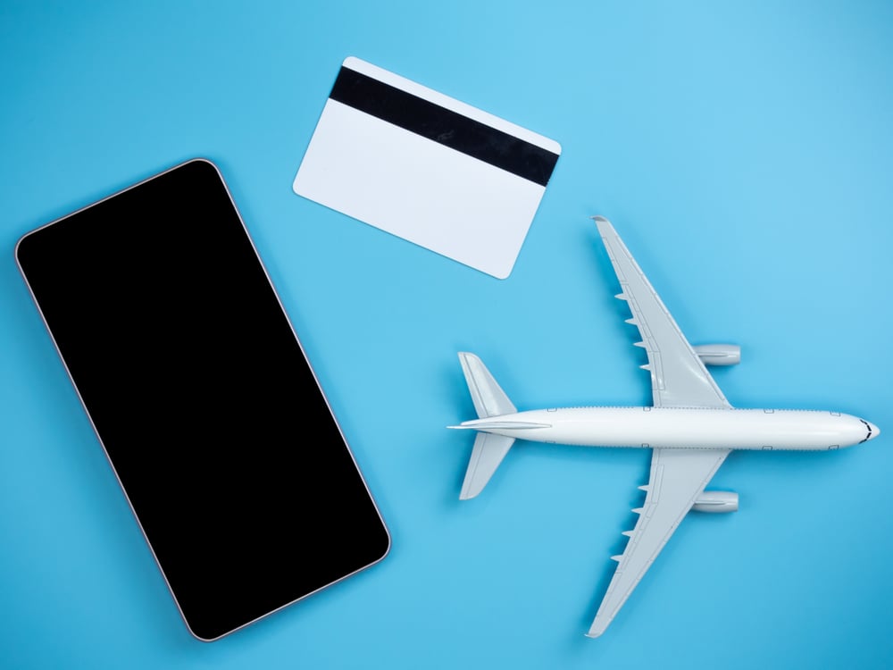 hero-igd-packaged-bank-accounts-plane-phone-mobile.jpg