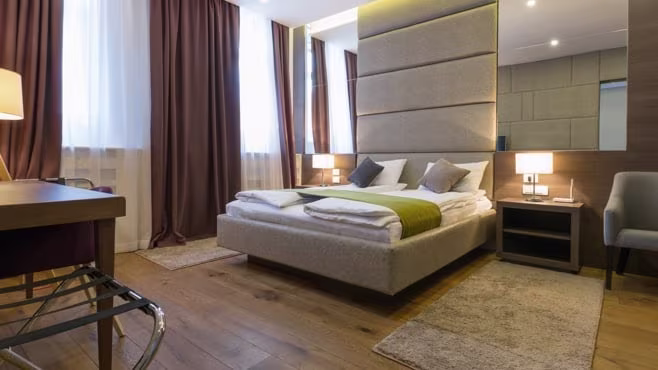 How to get cheap hotel deals.