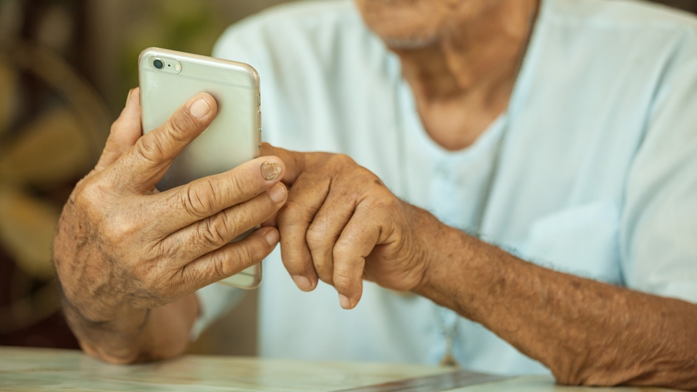 hero-homepage-smartphone-mobile-phone-text-message-sms-older-man-pensioner-elderly.jpg