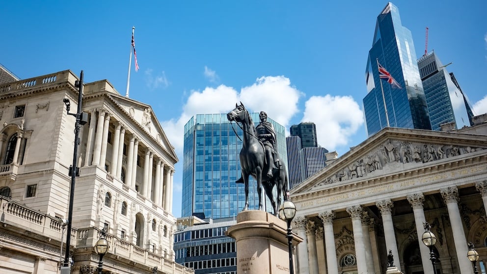 The Bank of England (left) and the Royal Exchange (right)
