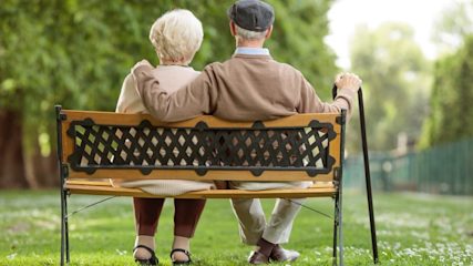 hero-homepage-pension-pensioners-elderly-people-bench-park.jpg