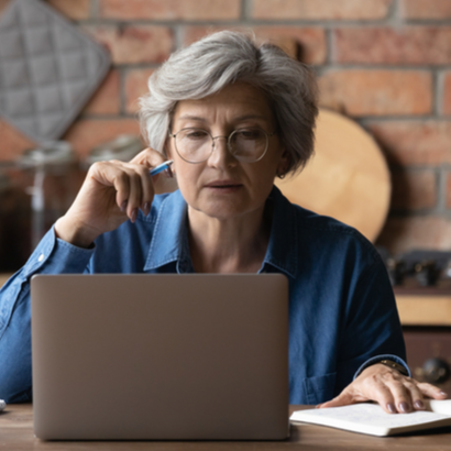 older-woman-laptop-investor