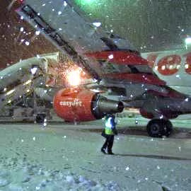 easyjet_in_snow_brighter