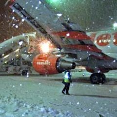 easyjet_in_snow_brighter