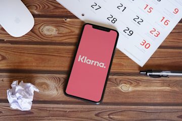 klarna logo on phone image