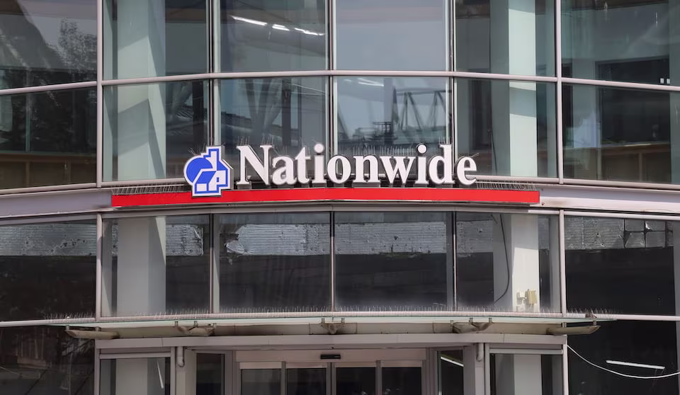 Nationwide is to pay some customers £100.