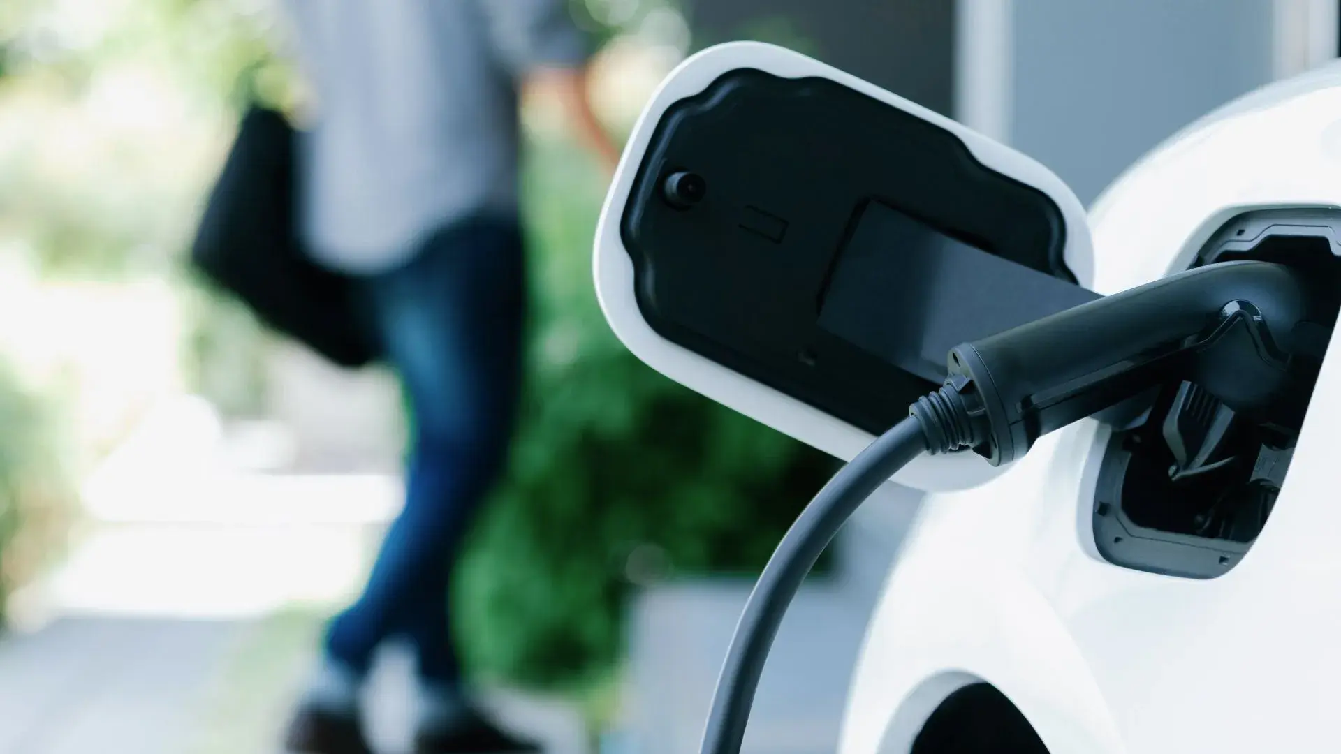 Elektrische auto opladen met zonne energie