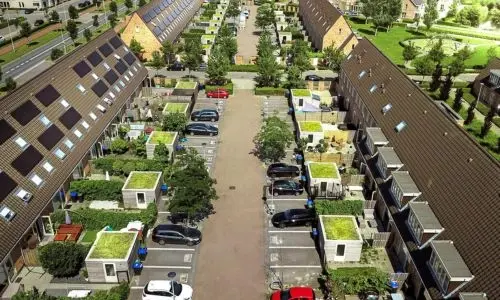 Foto groene wijk sedum zonnepanelen