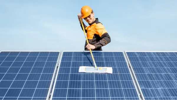 Zonnepanelen schoonmaken 