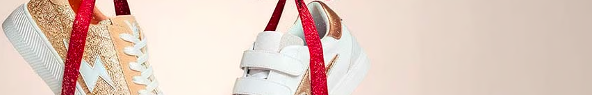 Une paire de baskets Vanessa Wu.