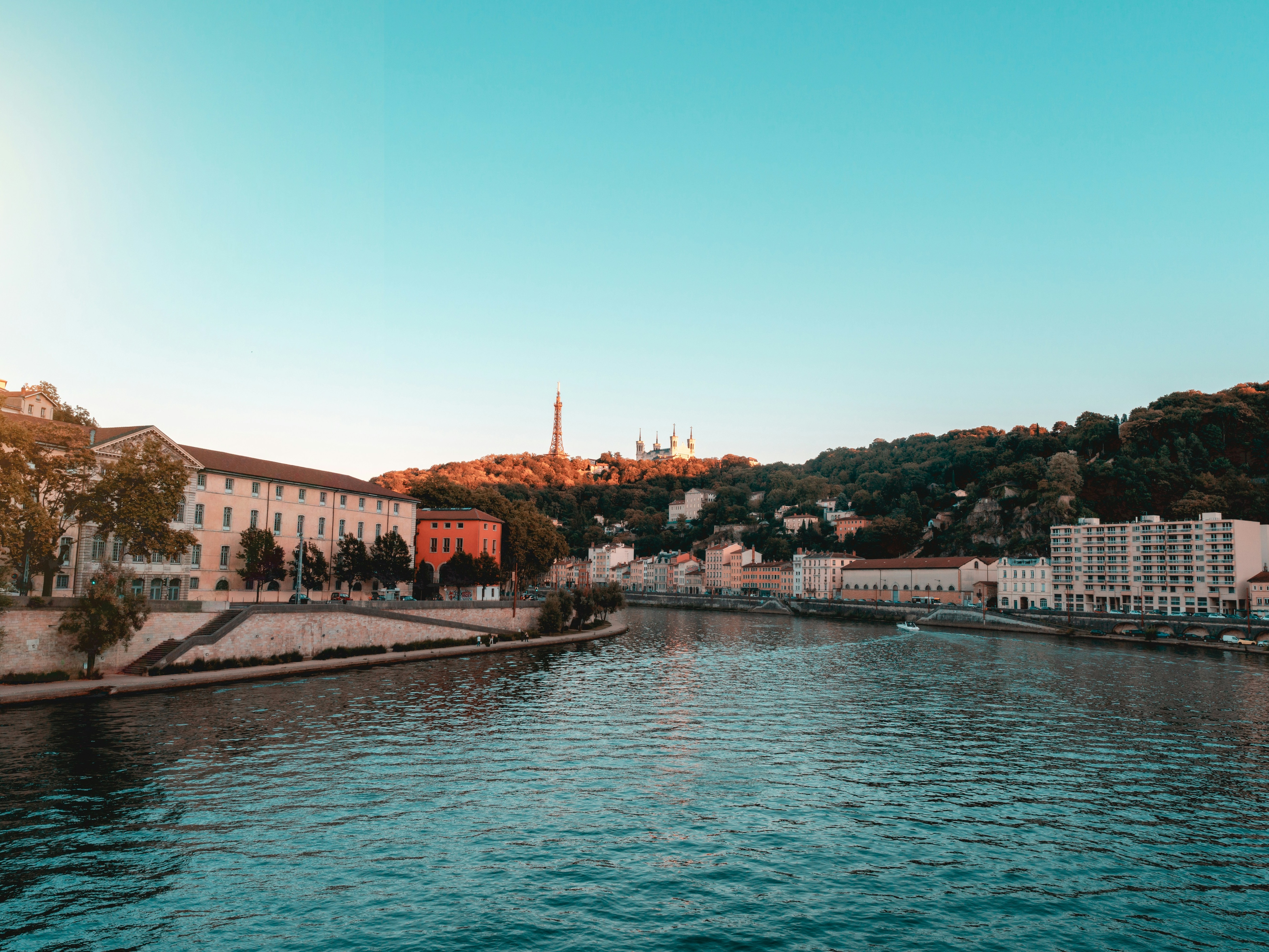 ARTICLE_QUE_VISITER_EN_FRANCE_EN_MAI_listing