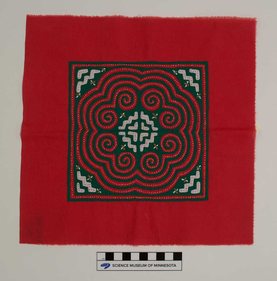 collections/objects/needlework-a2004-1-7