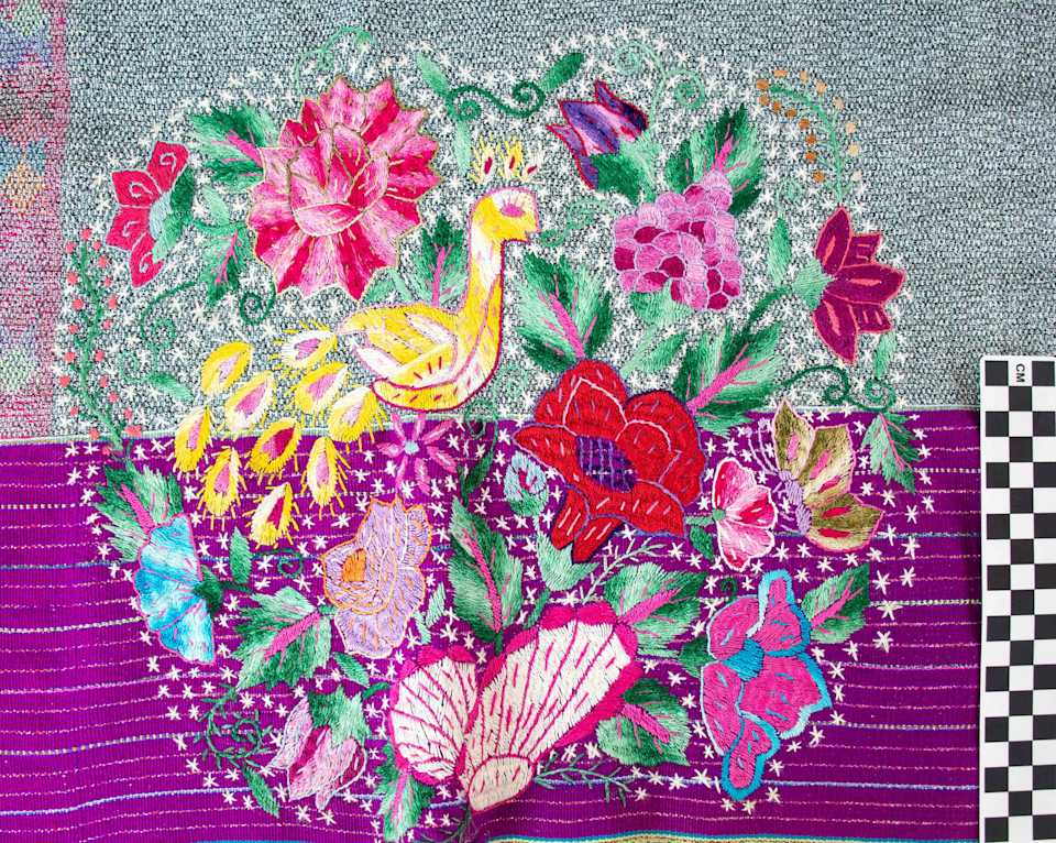 collections/objects/shawl-a97-8-2