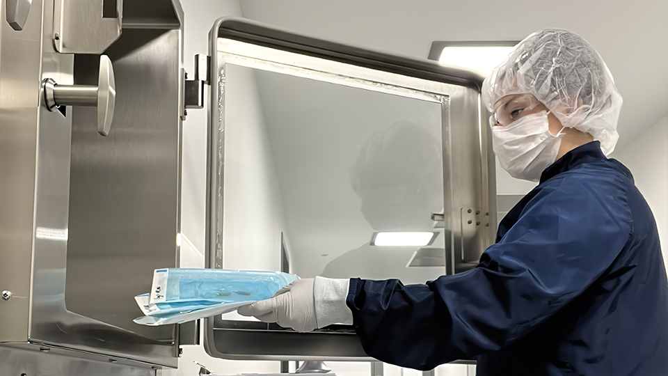 Alex Diaz working the lab 