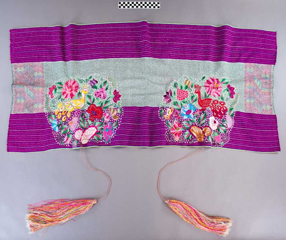 collections/objects/shawl-a97-8-2