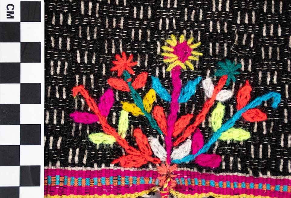 collections/objects/shawl-a77-1-295