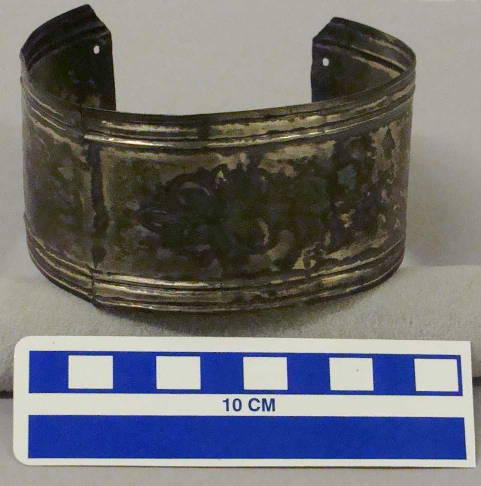 collections/objects/adornment-a73-1-362