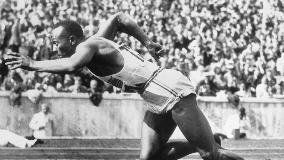 Jesse Owens competing