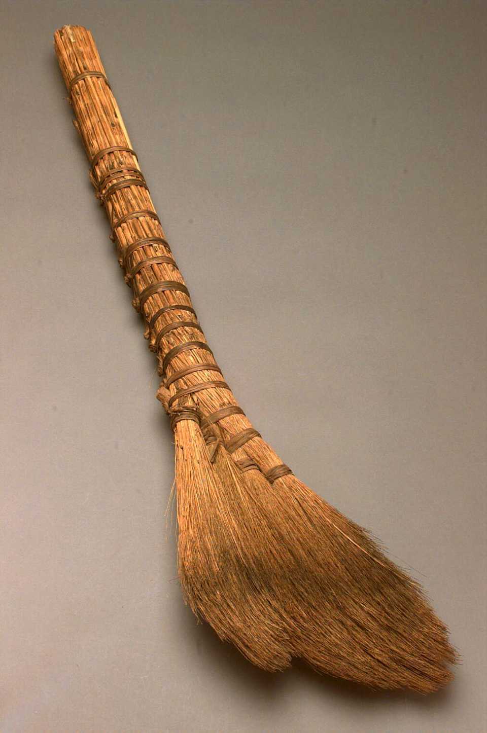 collections/objects/broom-a88-1-92