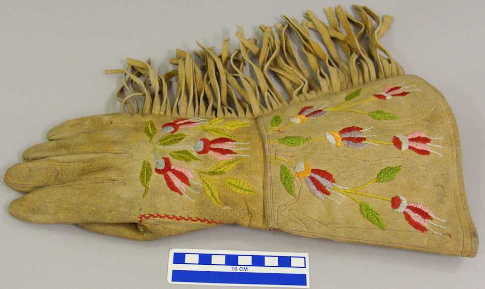 collections/objects/glove-49-84a