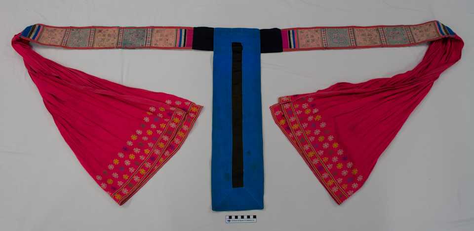 collections/objects/apron-a89-2-18