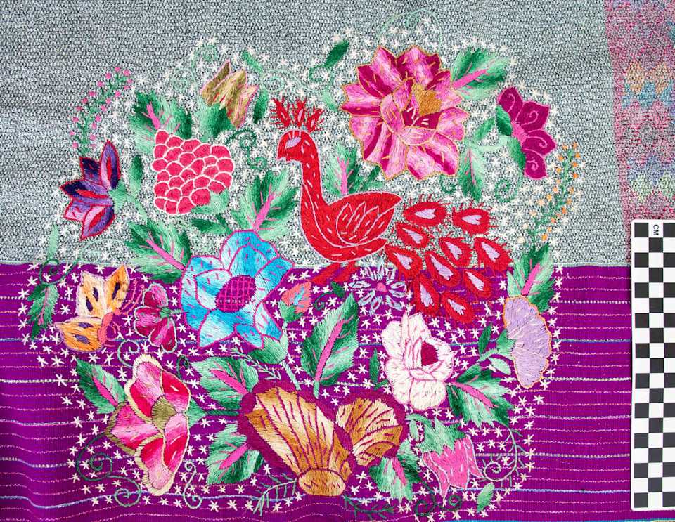 collections/objects/shawl-a97-8-2