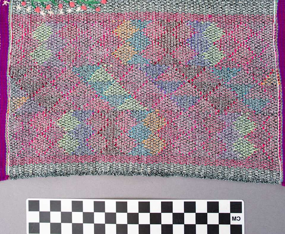 collections/objects/shawl-a97-8-2
