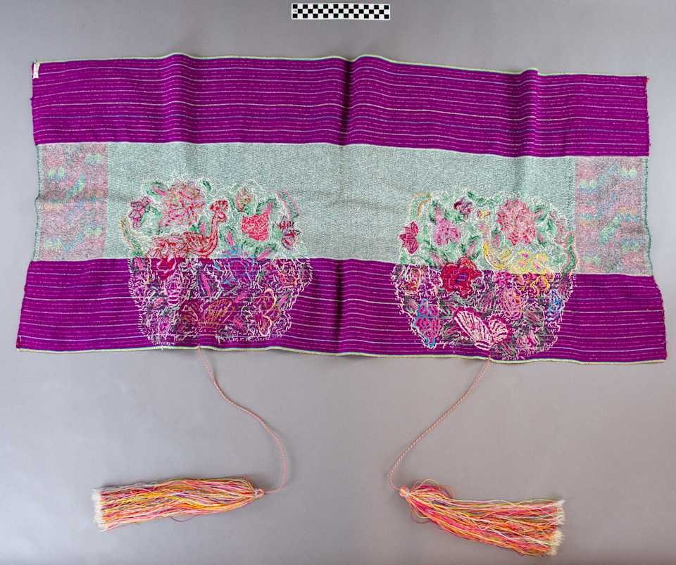 collections/objects/shawl-a97-8-2