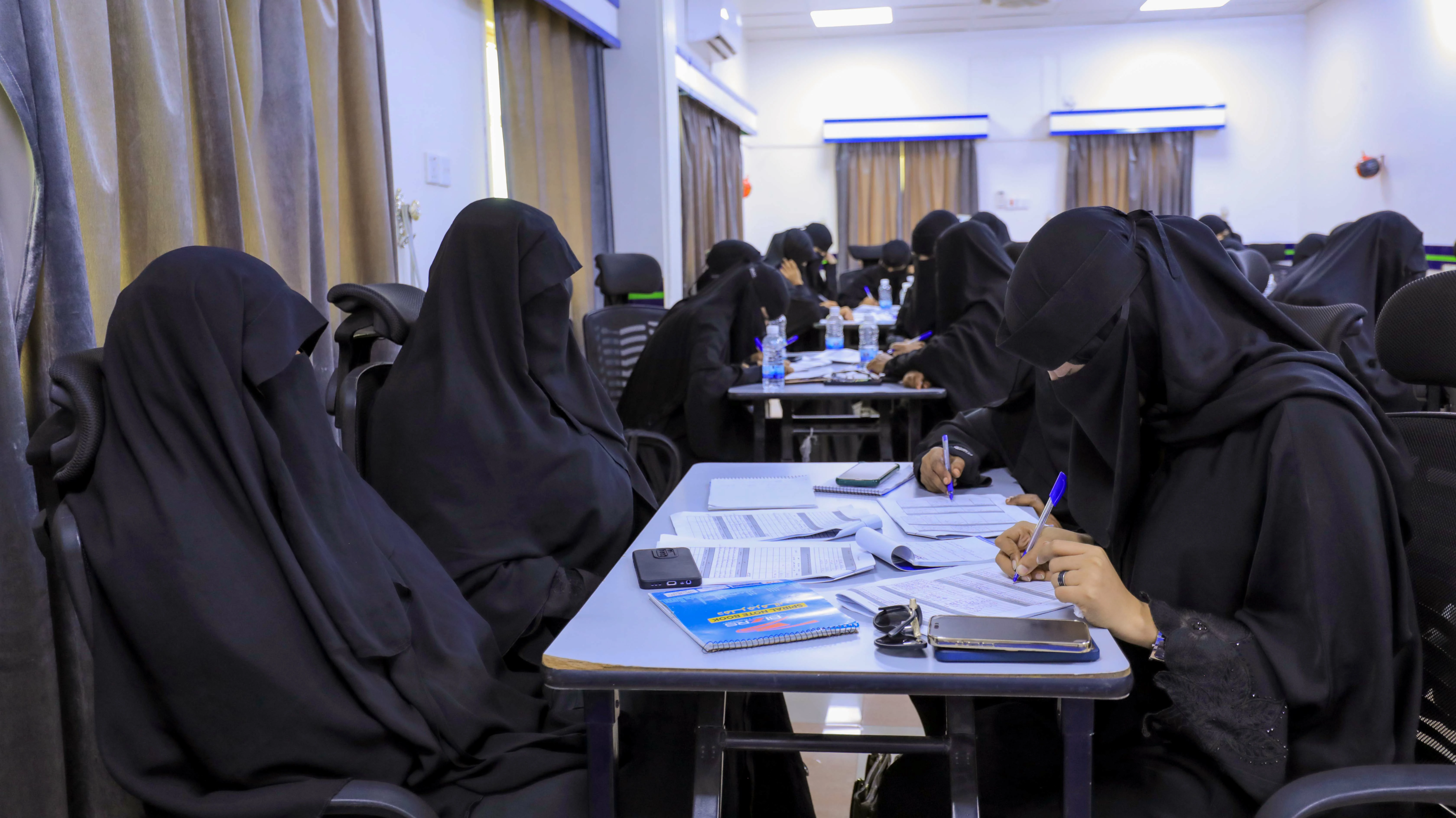 تمكين المرأة - دورة ريادة الاعمال و التعلم المالي 