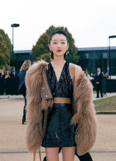 Zhou Dong Yu Looks Dazzling At London Fashion Week Hotpot