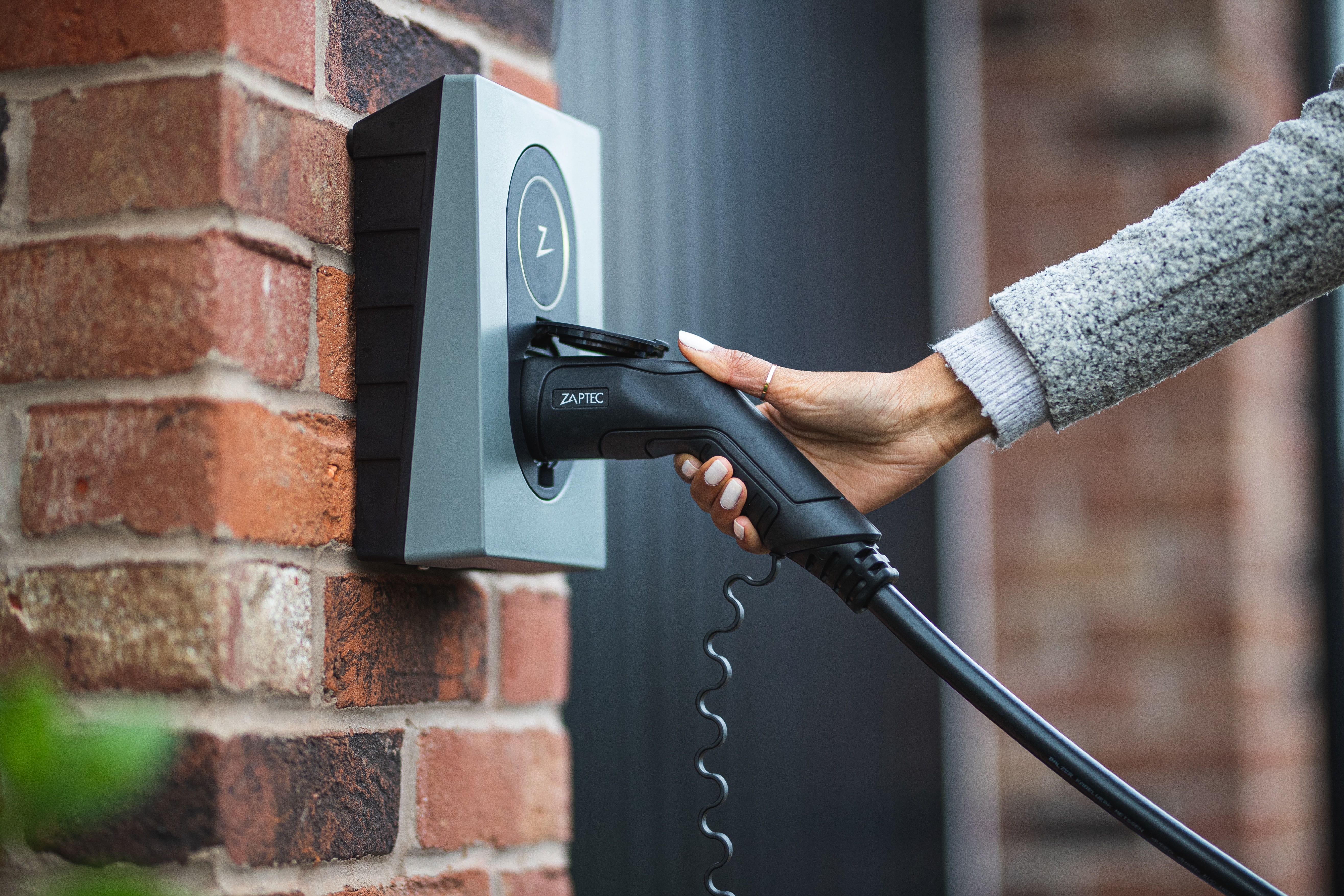  Four good reasons to choose a home charger for your electric car